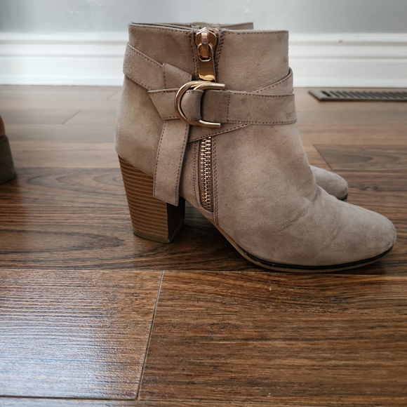 Kohl's Shoes - Kohl's Beige Ankle Boots with Zipper and Buckle